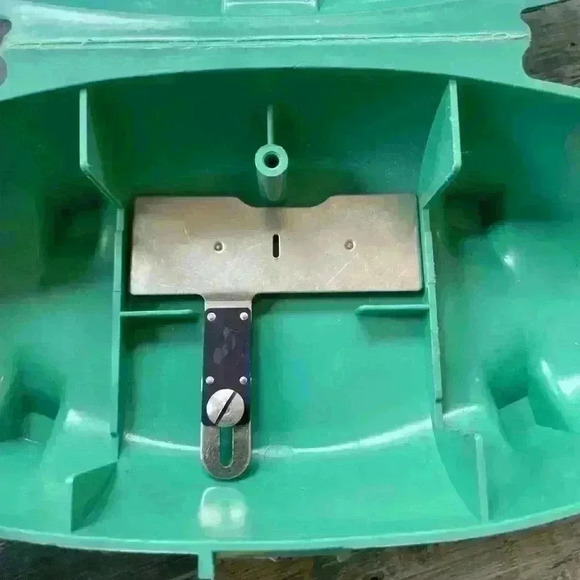 Vintage Singer Buttonholer, Jadite Green Case, Circa 1960’s, Vintage - Picture 7 of 12